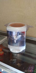 Suporte para galão de água com torneira e cuba de barro Aqua Fresh Inox – R$65,00